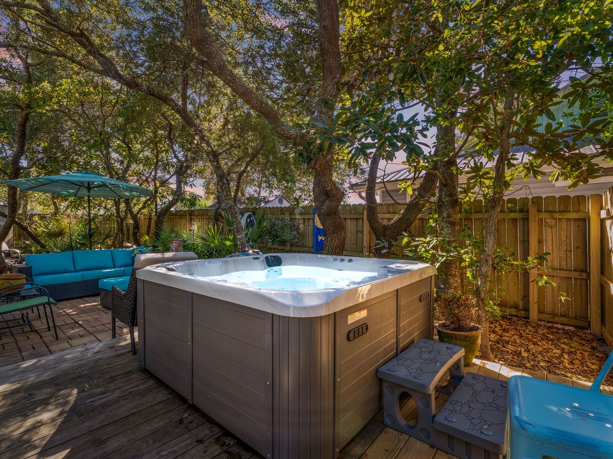 Private outdoor hot tub at Barefoot Paradise in Panama City Beach